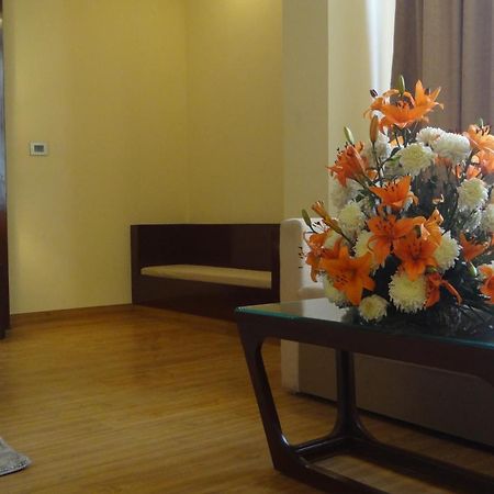 The Legend Hotel Prayagraj Bagian luar foto
